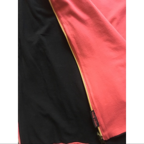 Reservable Color-block Minimal Sleeveless T-Shirt - Picture 9 of 9